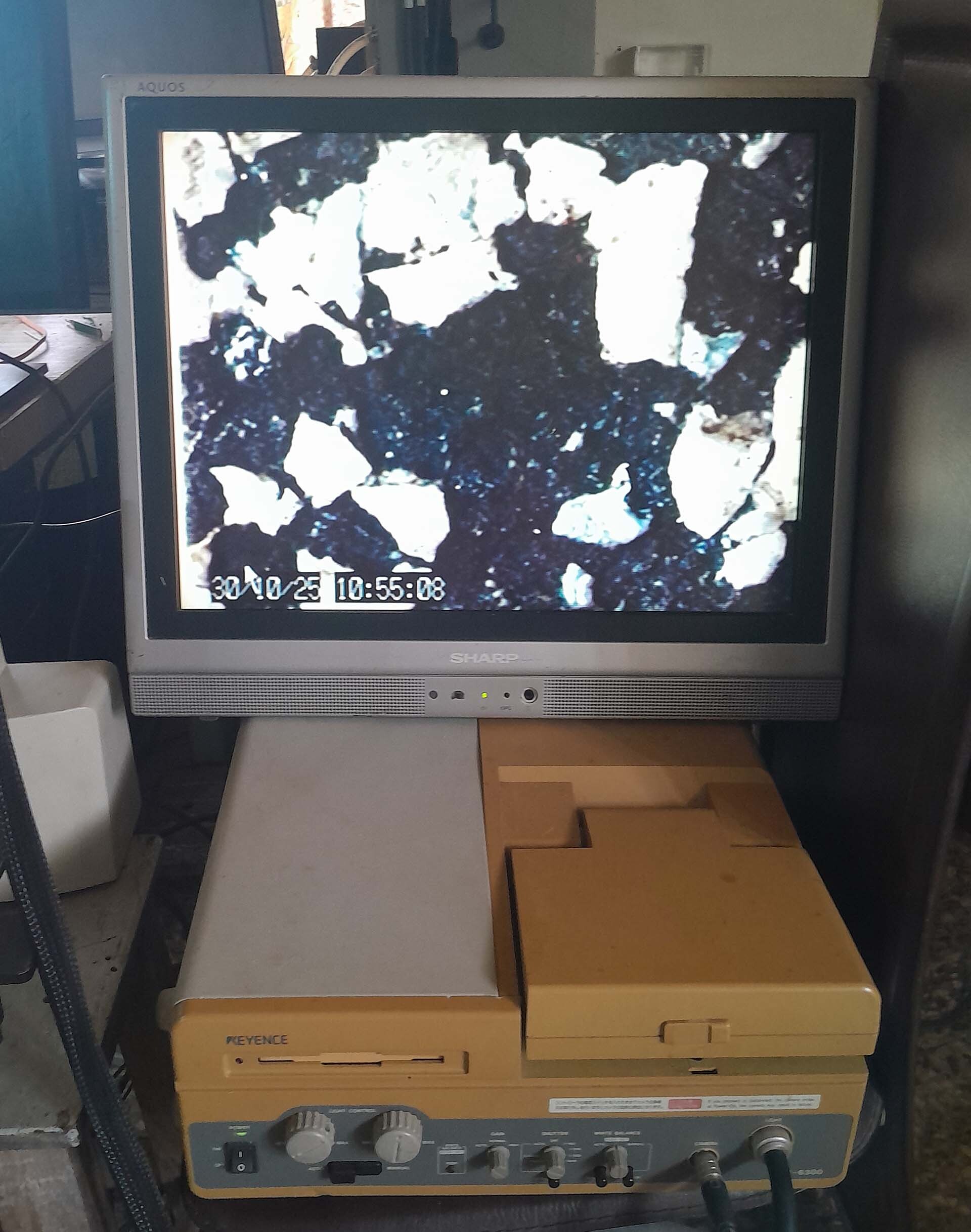 Photo Used KEYENCE VH 6300 For Sale