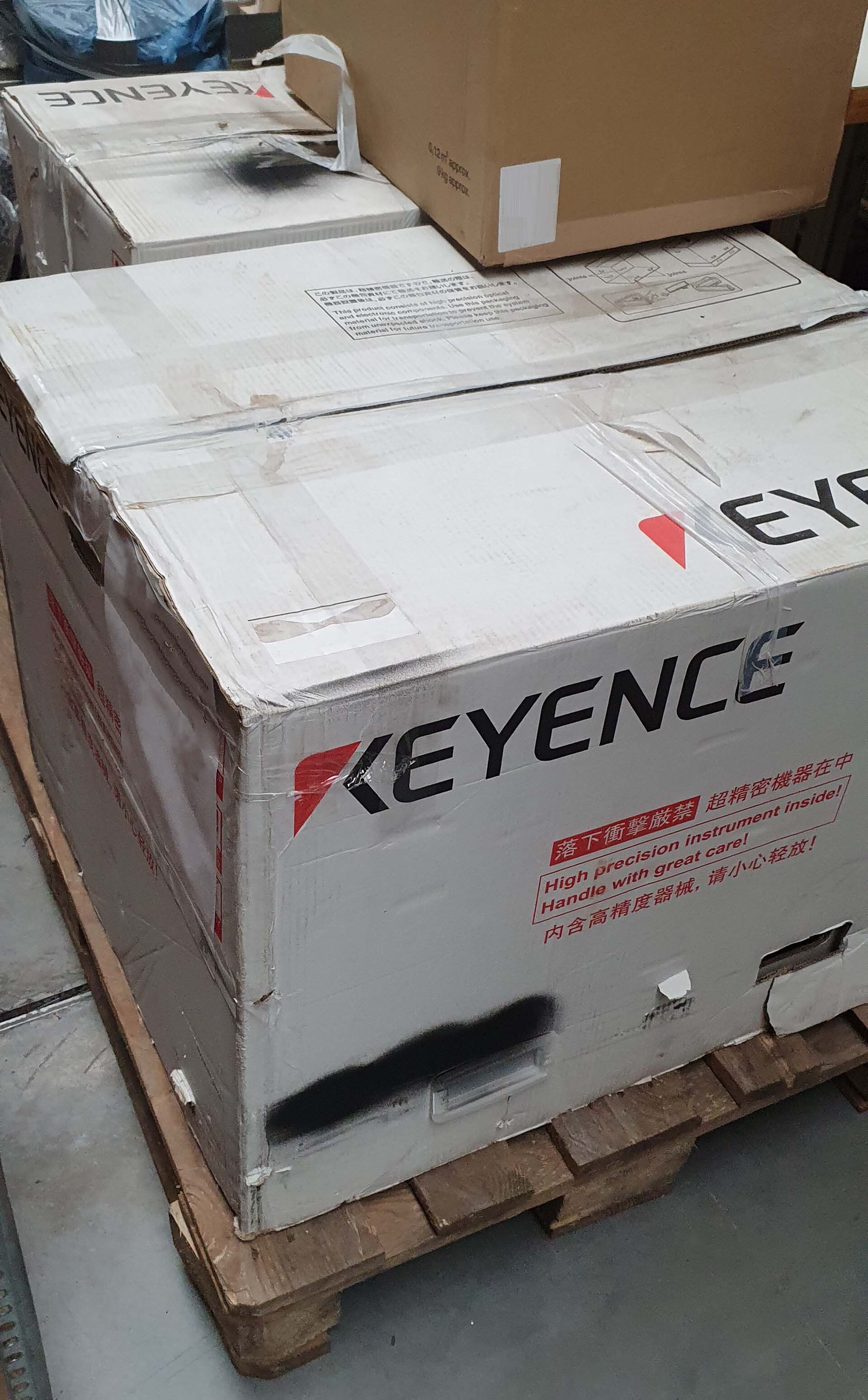 Photo Used KEYENCE VHX-7000 For Sale