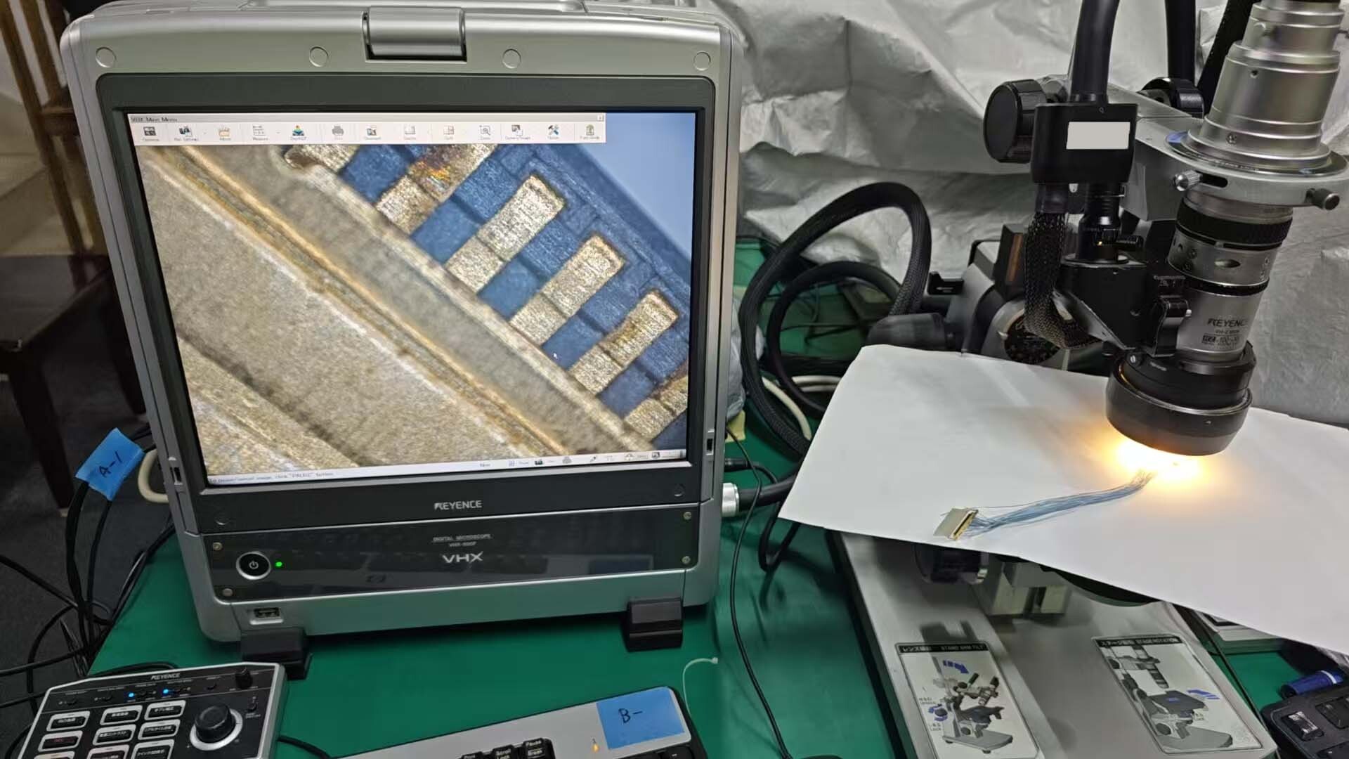 Photo Used KEYENCE VHX-900 For Sale