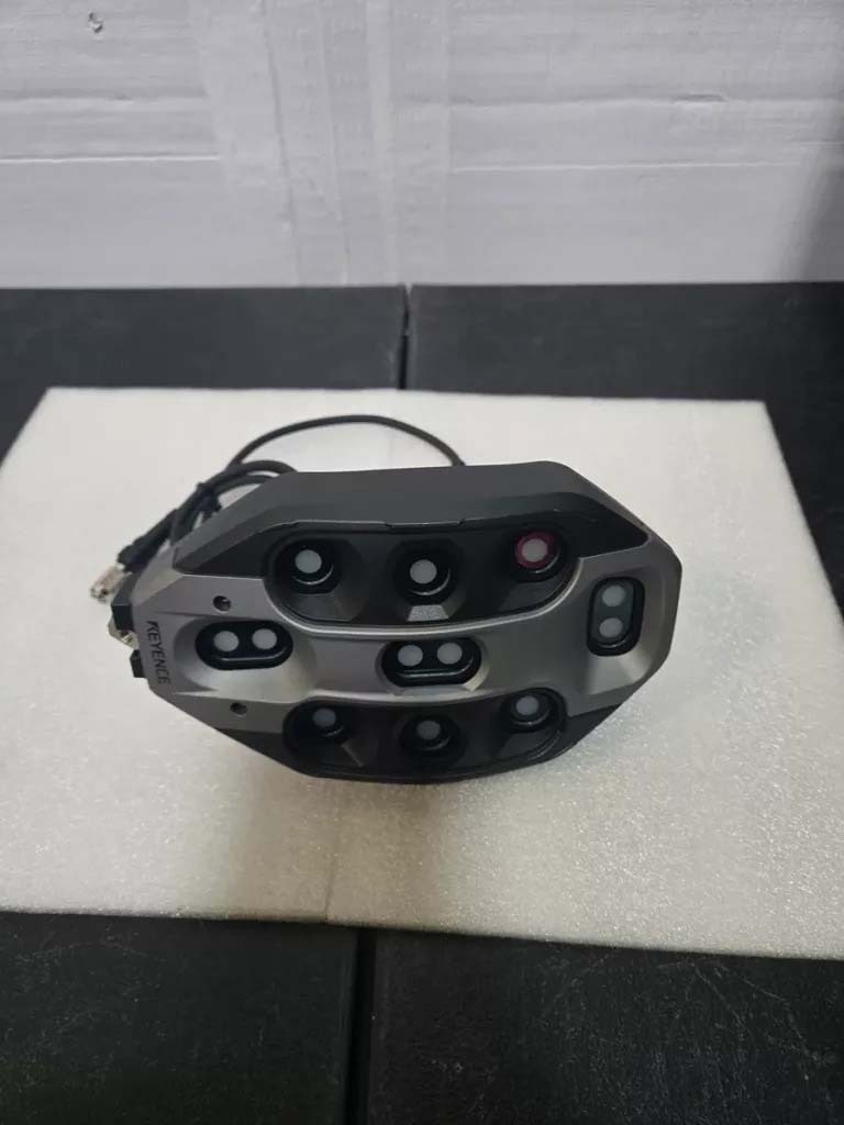 Photo Used KEYENCE XM-T2200 For Sale