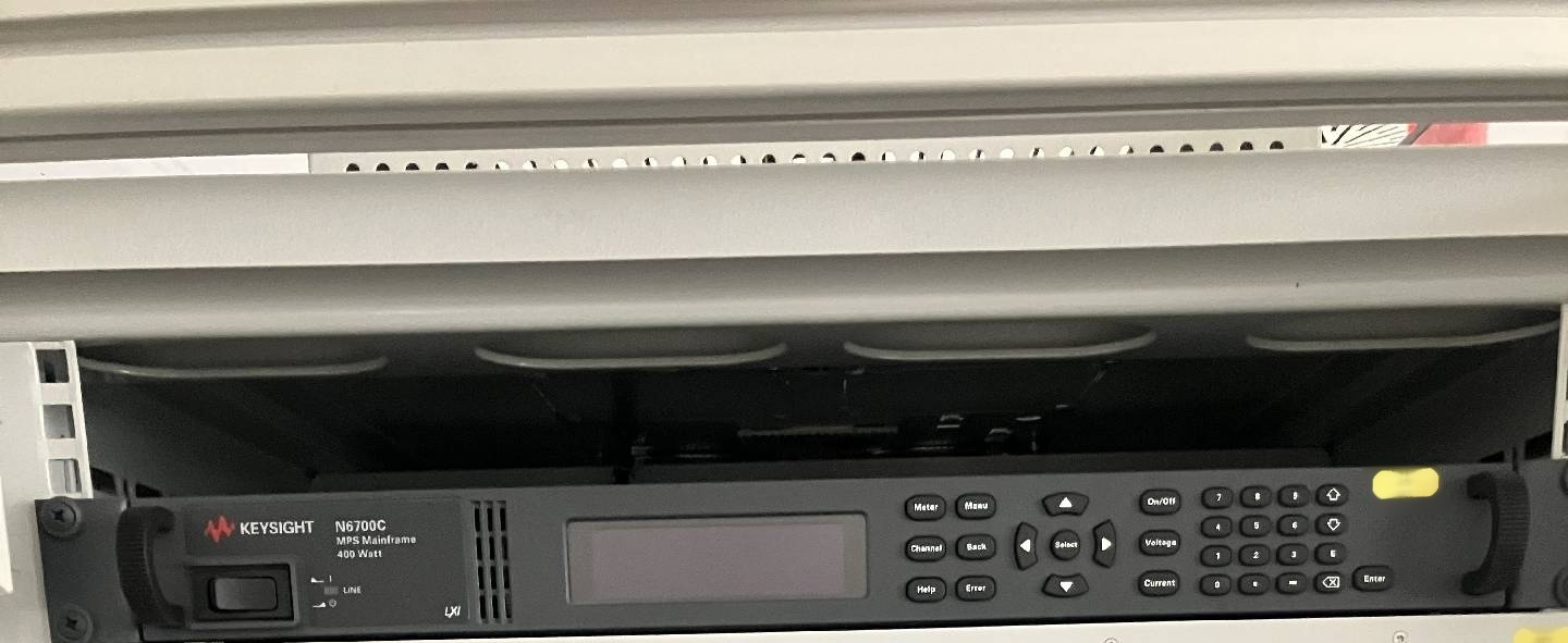 フォト（写真） 使用される KEYSIGHT / TEL N6700C 販売のために