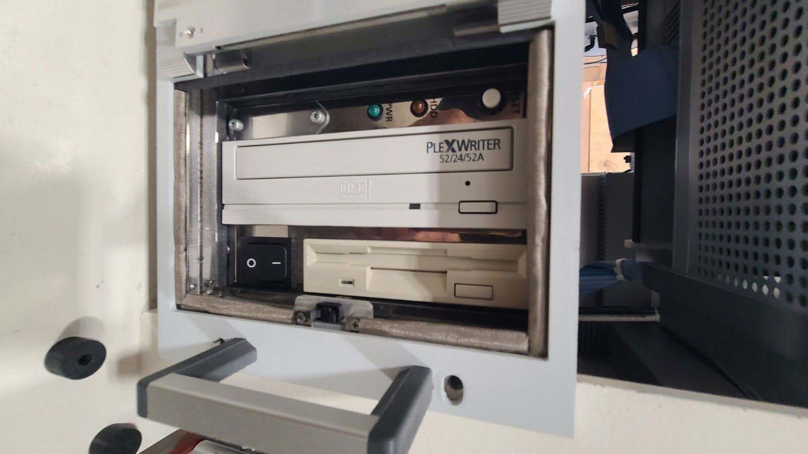 Photo Used KLA / TENCOR / ICOS CI 9450 For Sale