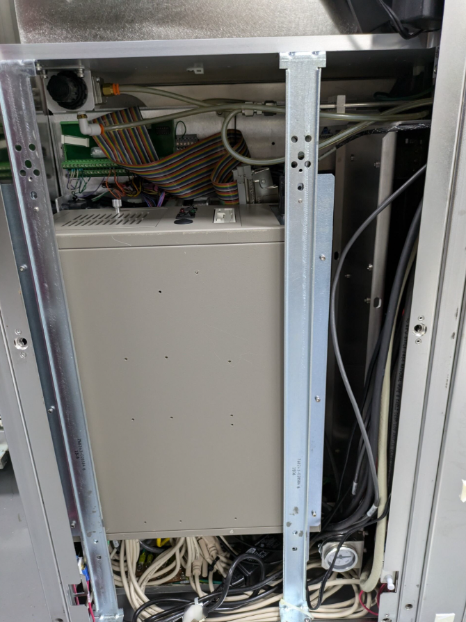 圖為 已使用的 KLA / TENCOR / THERMA-WAVE TP 630XP 待售