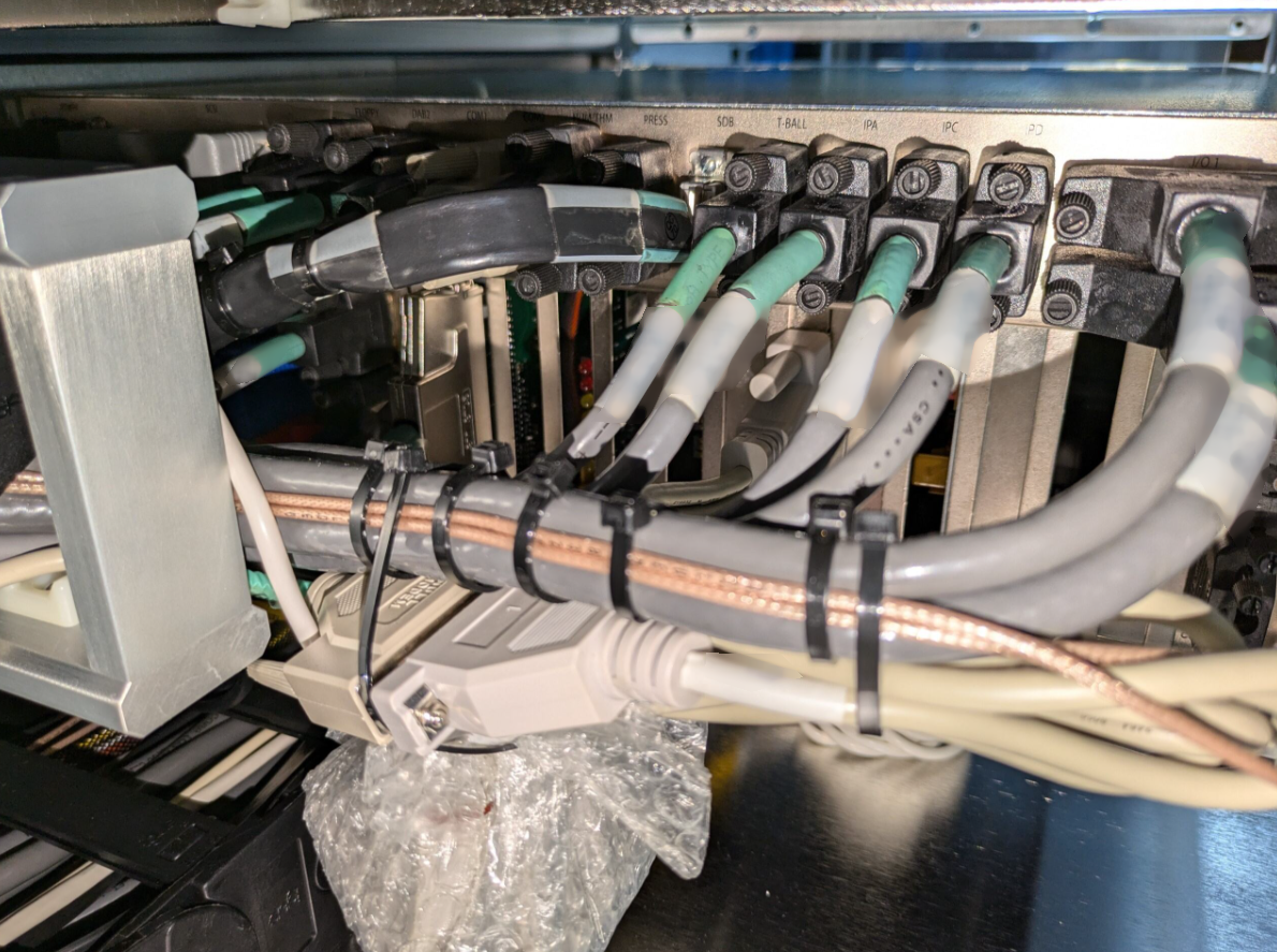 圖為 已使用的 KLA / TENCOR / THERMA-WAVE TP 630XP 待售