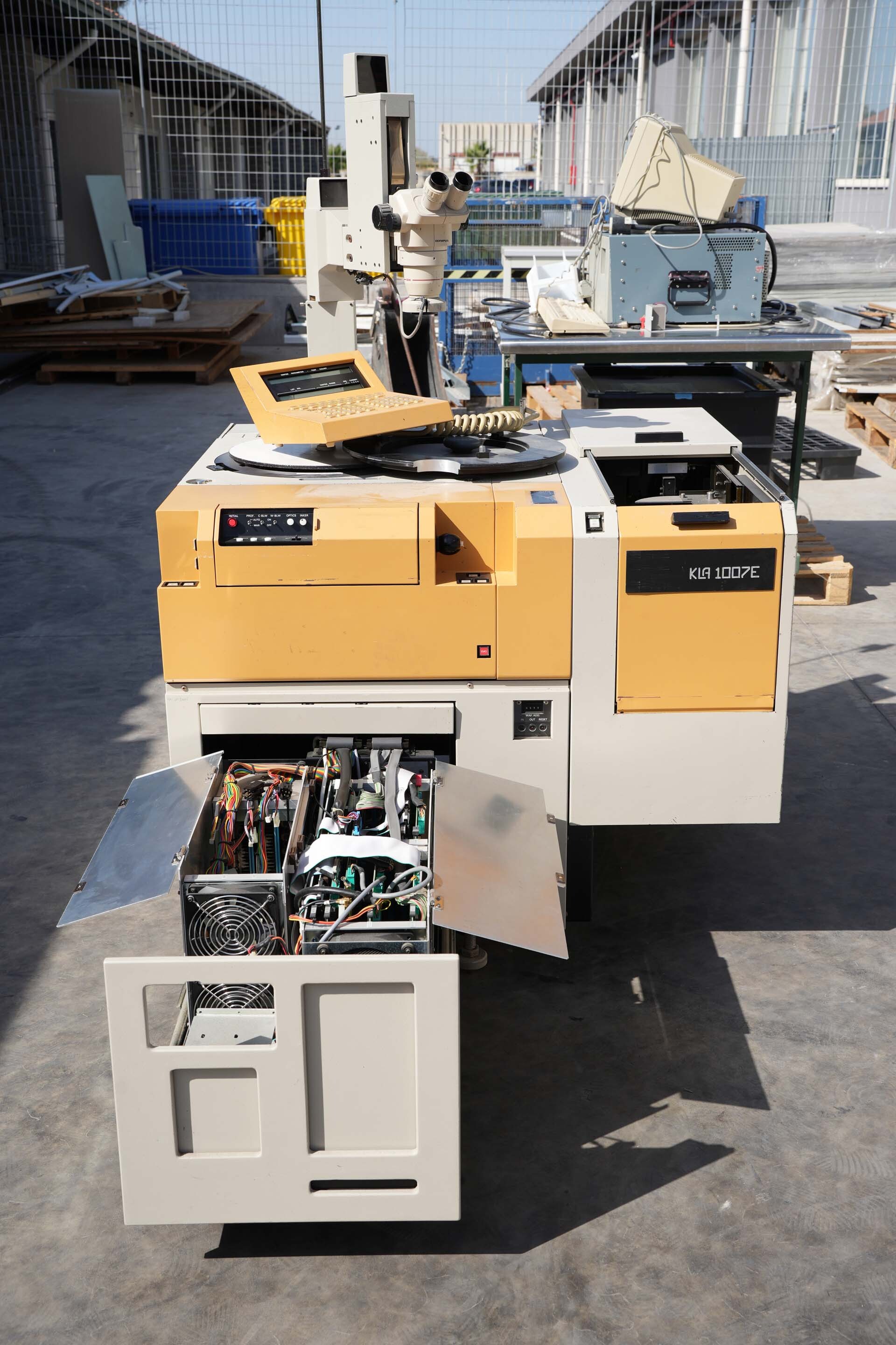 Photo Used KLA / TENCOR 1007E For Sale