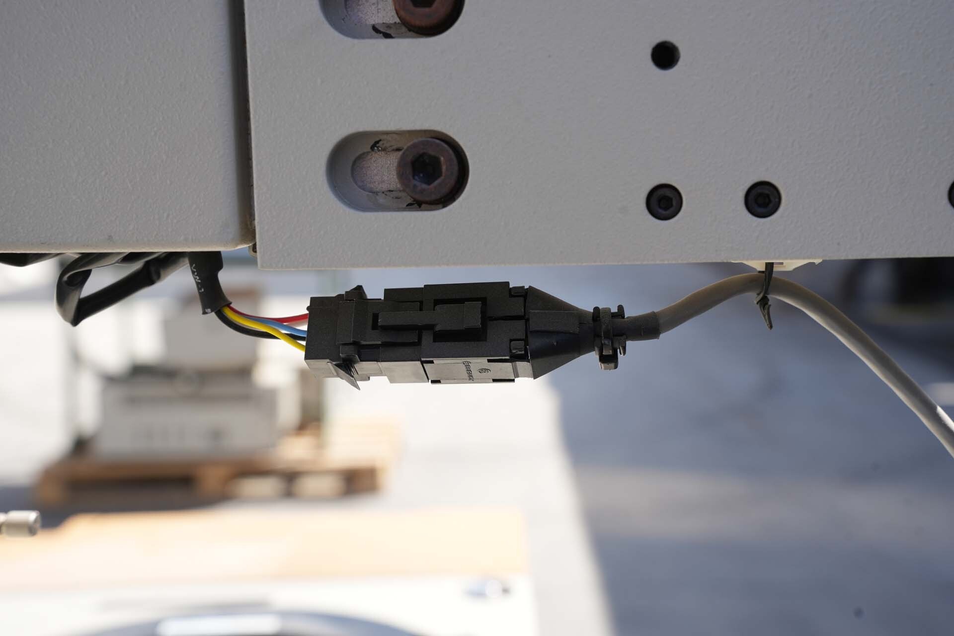 Photo Used KLA / TENCOR 1007E For Sale