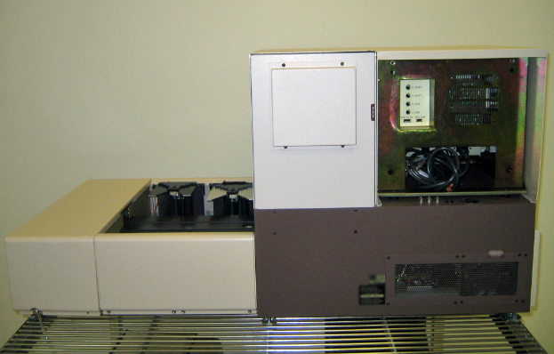 Photo Used KLA / TENCOR 4500 SURFSCAN For Sale