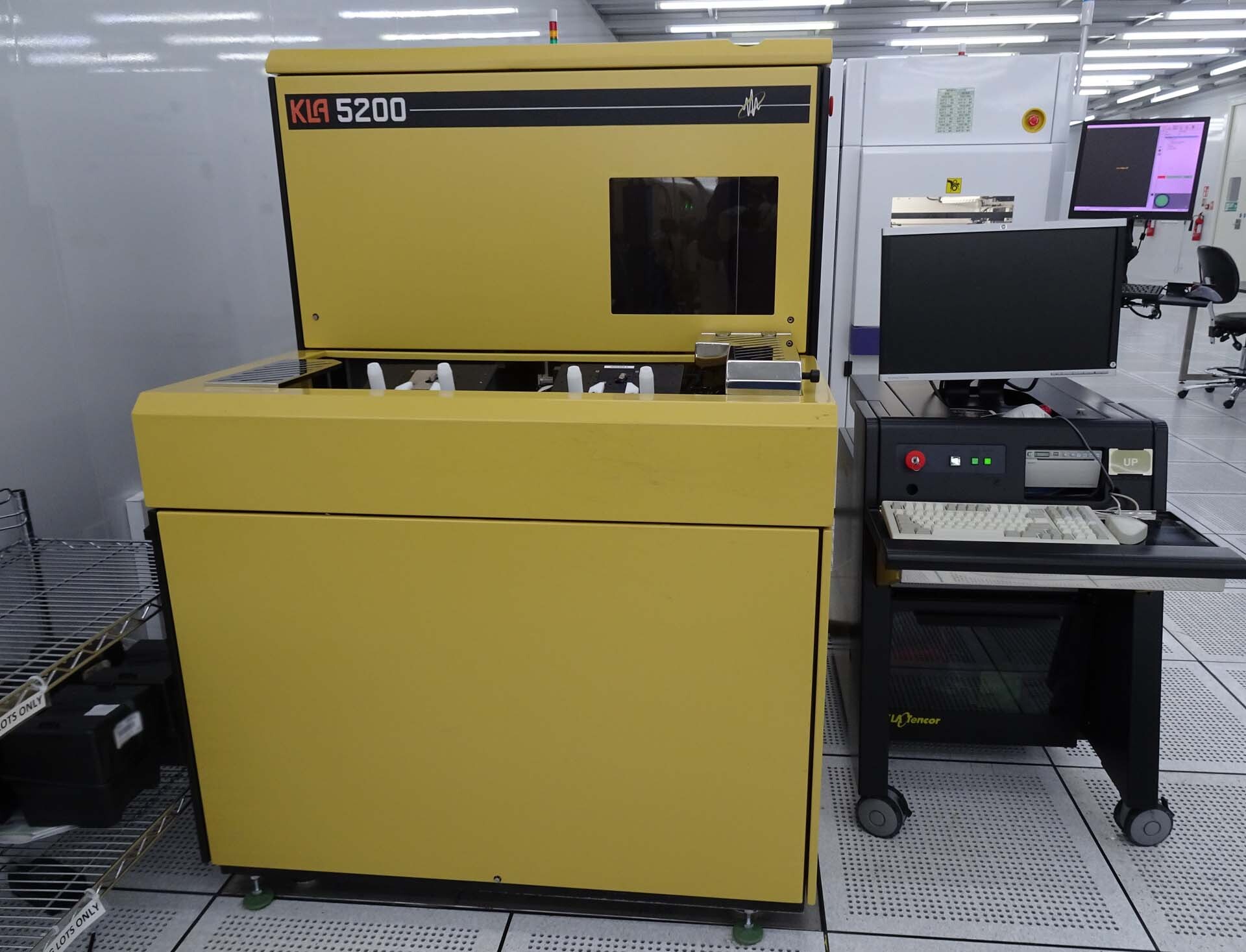 Foto Verwendet KLA / TENCOR 5200 Zum Verkauf