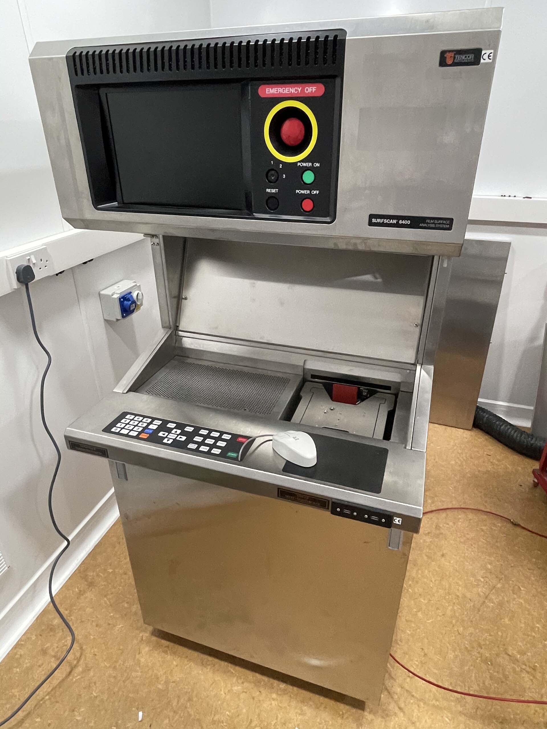 Photo Used KLA / TENCOR 6400 Surfscan For Sale