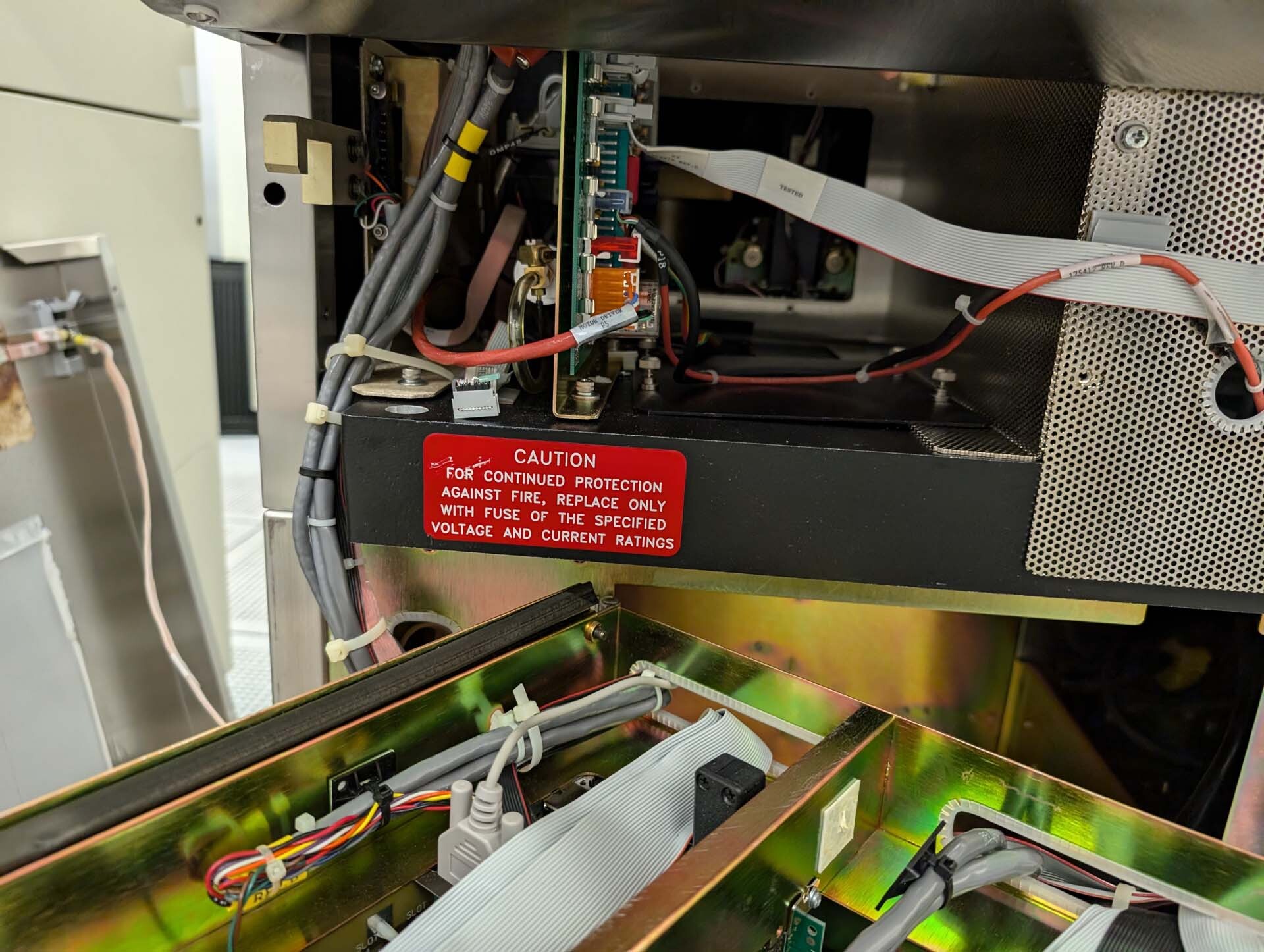 Photo Used KLA / TENCOR 6420 Surfscan For Sale