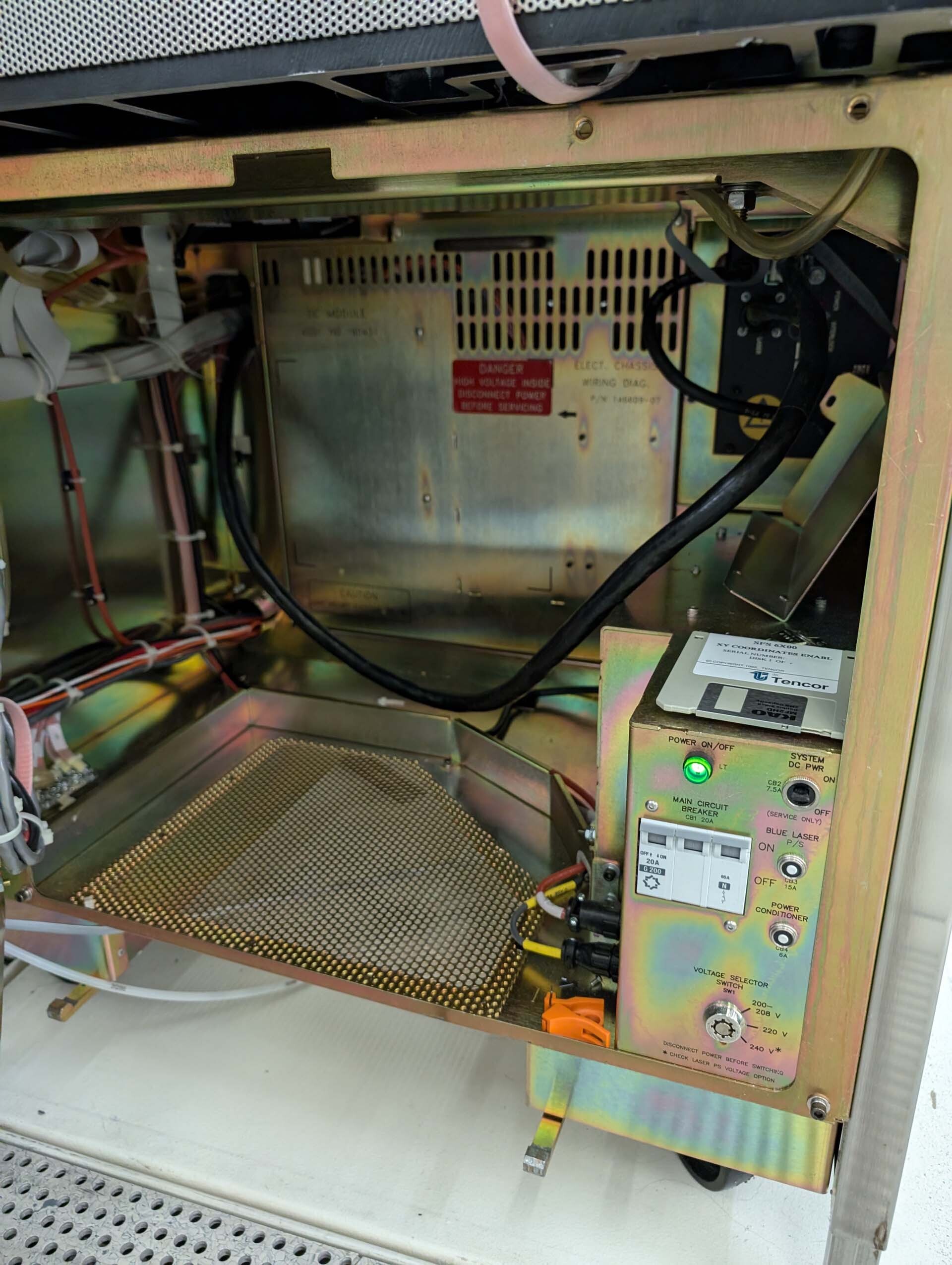 Photo Used KLA / TENCOR 6420 Surfscan For Sale