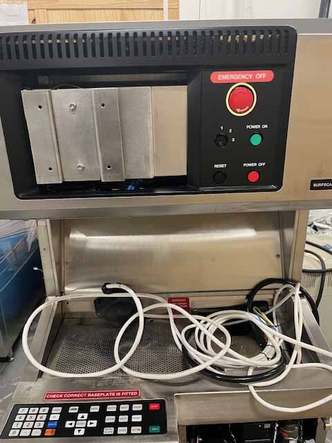 Photo Used KLA / TENCOR 6420 Surfscan For Sale