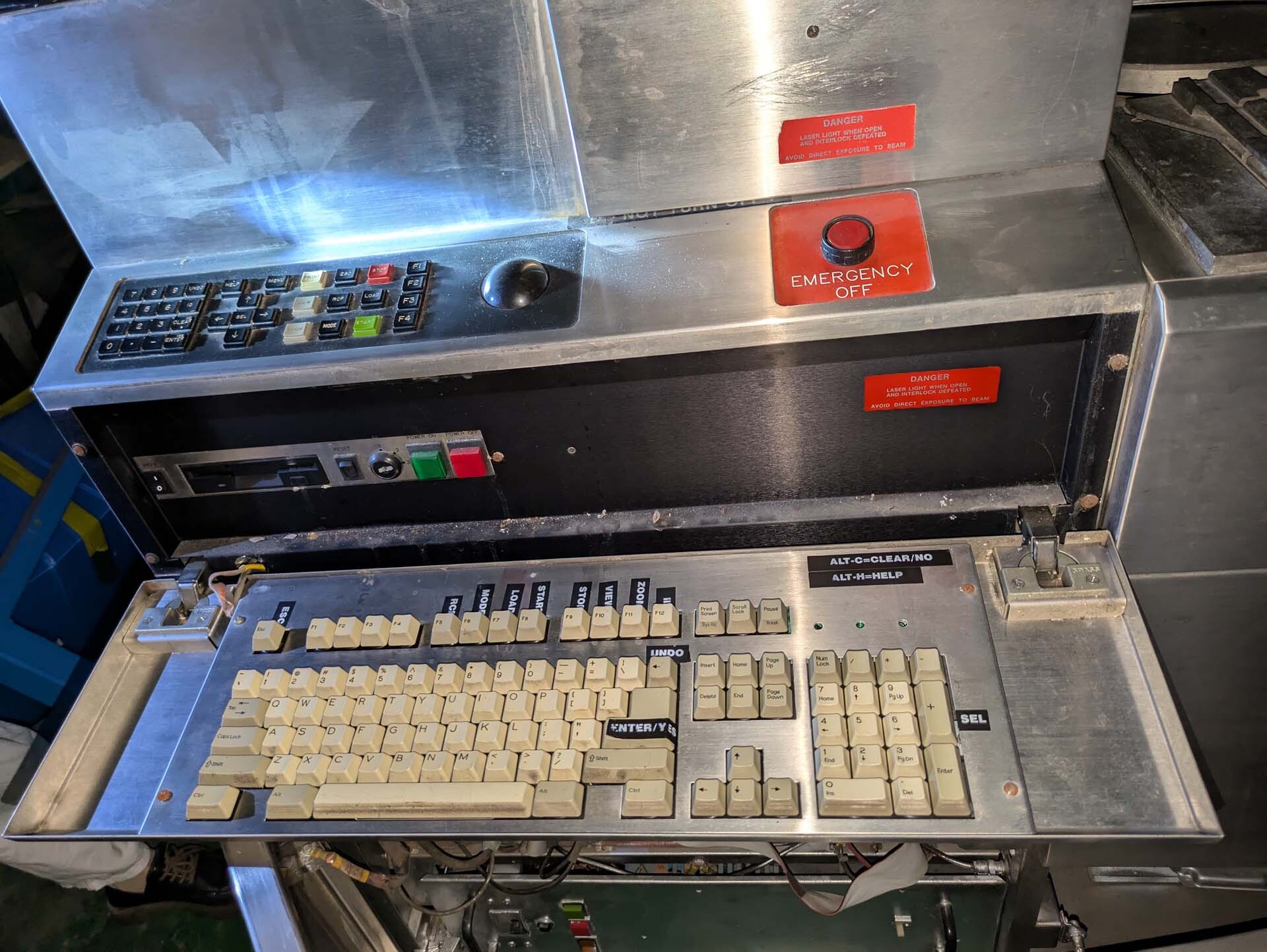 Foto Verwendet KLA / TENCOR 7200 Zum Verkauf