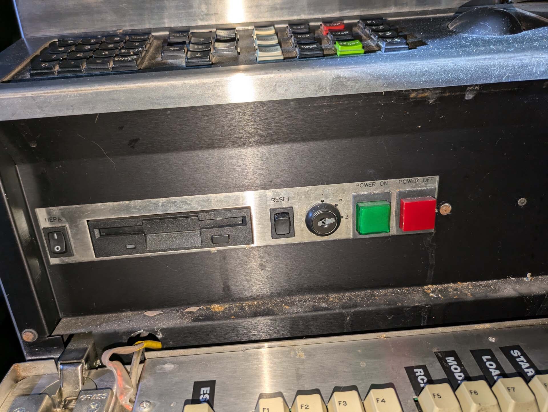 Foto Verwendet KLA / TENCOR 7200 Zum Verkauf
