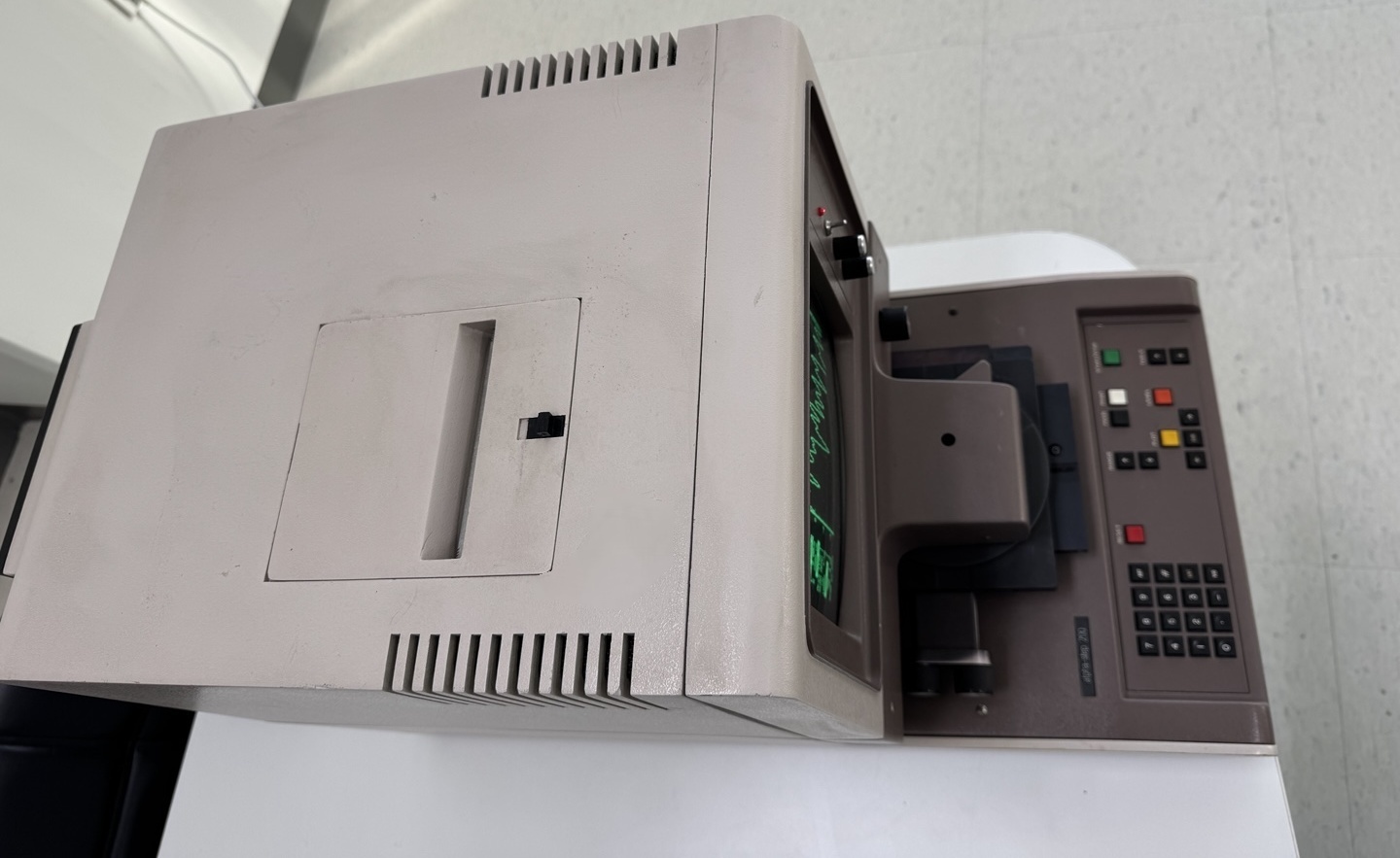 圖為 已使用的 KLA / TENCOR Alpha Step 200 待售
