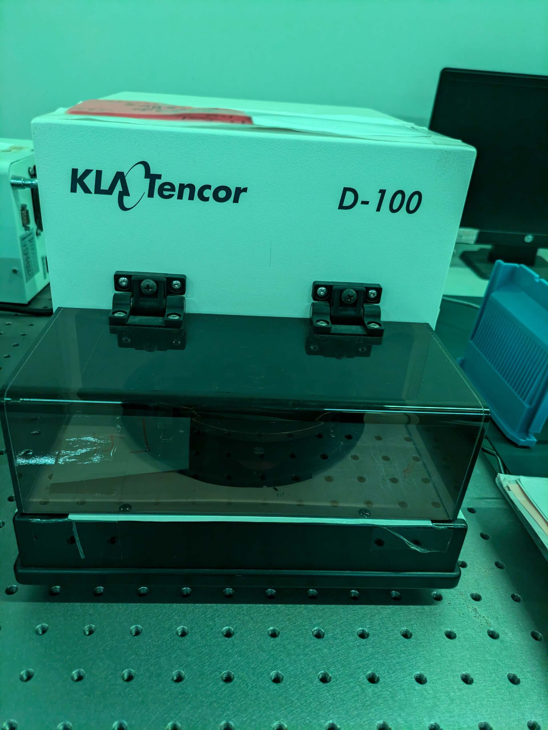 Photo Used KLA / TENCOR D-100 For Sale