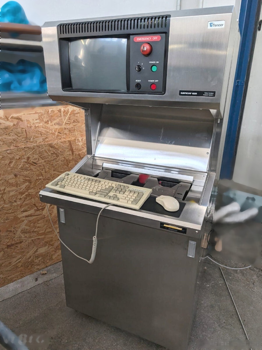 Foto Verwendet KLA / TENCOR SFS 6220 SURFSCAN Zum Verkauf