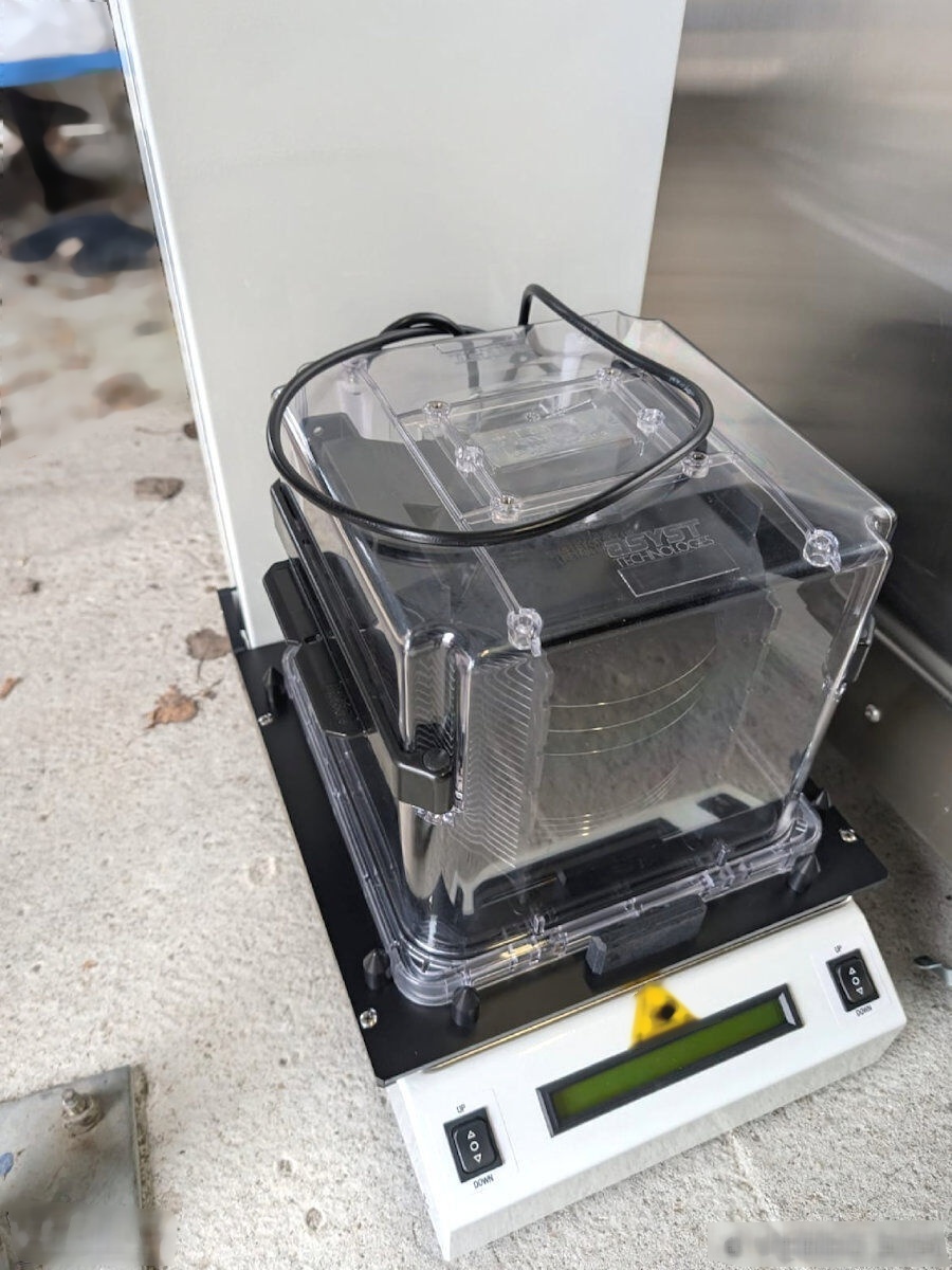 Foto Verwendet KLA / TENCOR SFS 6220 SURFSCAN Zum Verkauf