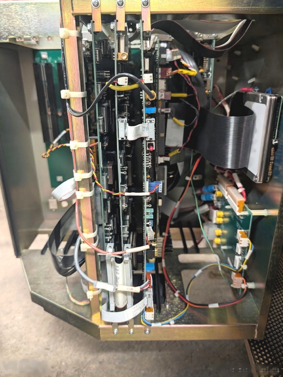 Foto Verwendet KLA / TENCOR SFS 6220 SURFSCAN Zum Verkauf