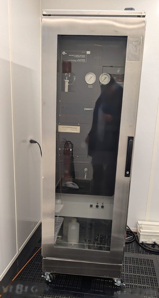 Foto Verwendet KLA / TENCOR SFS 6220 SURFSCAN Zum Verkauf