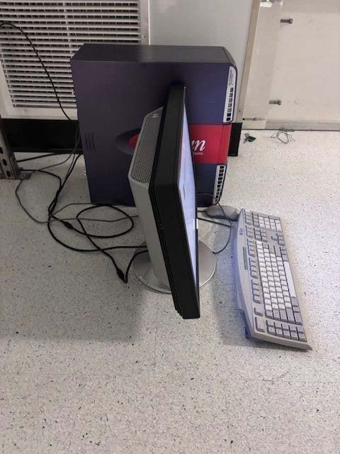 Photo Used KLA / TENCOR SUN Microsystems For Sale