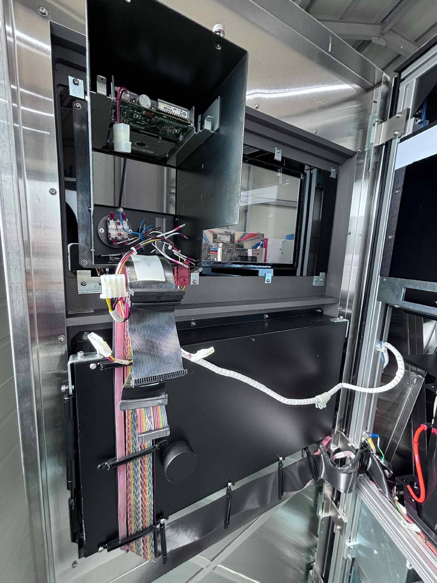 Foto Verwendet KLA / TENCOR Surfscan AIT Zum Verkauf
