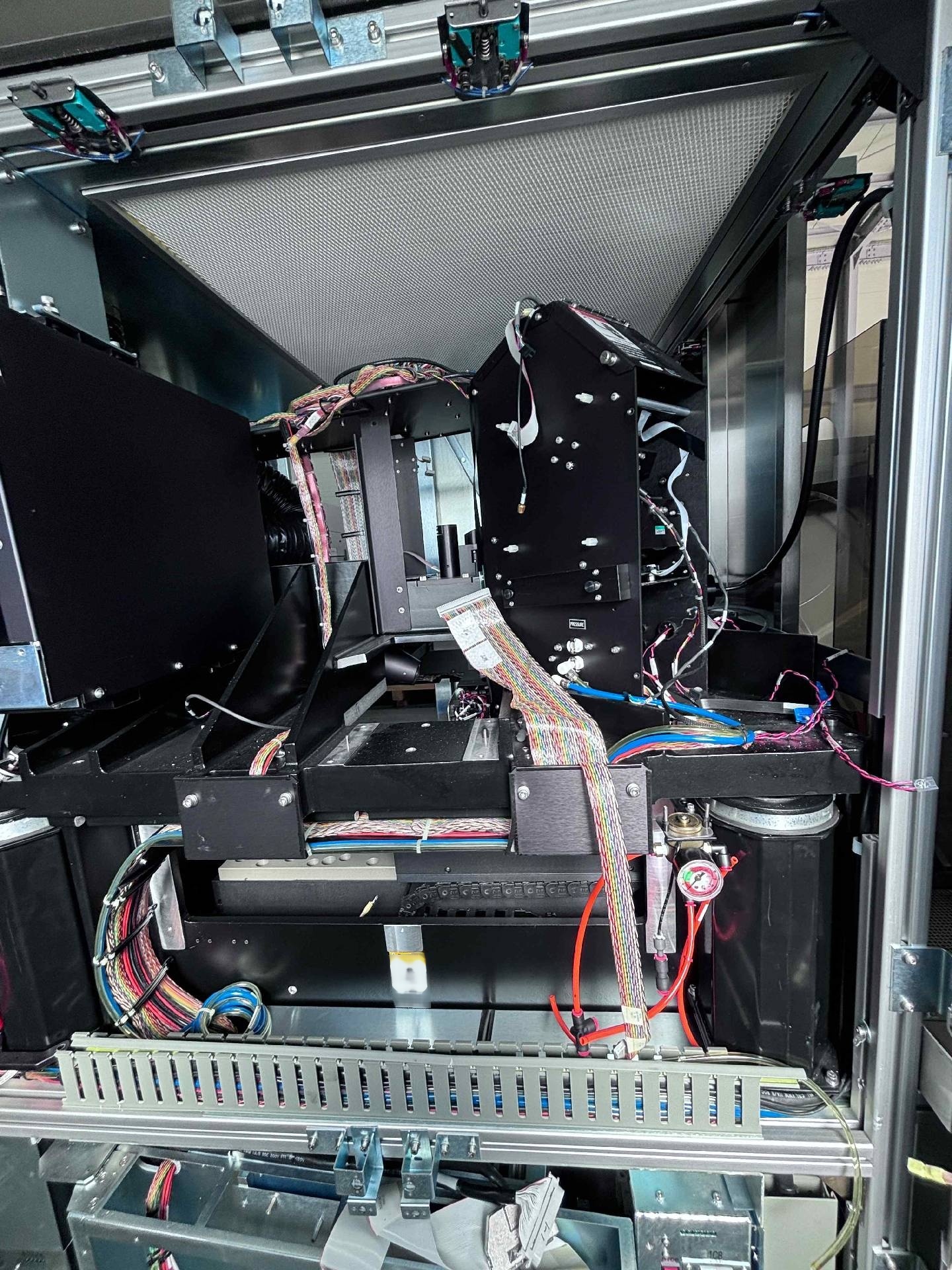 Foto Verwendet KLA / TENCOR Surfscan AIT Zum Verkauf