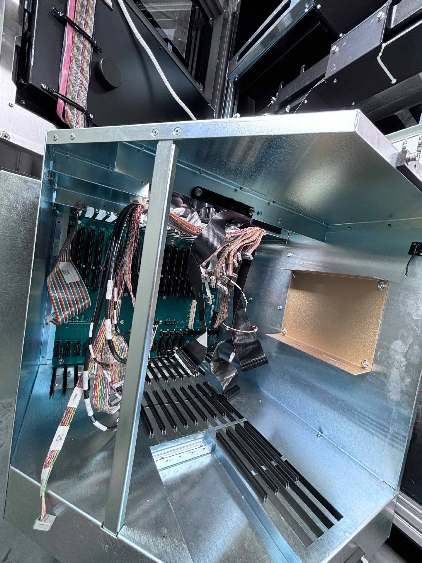 Foto Verwendet KLA / TENCOR Surfscan AIT Zum Verkauf