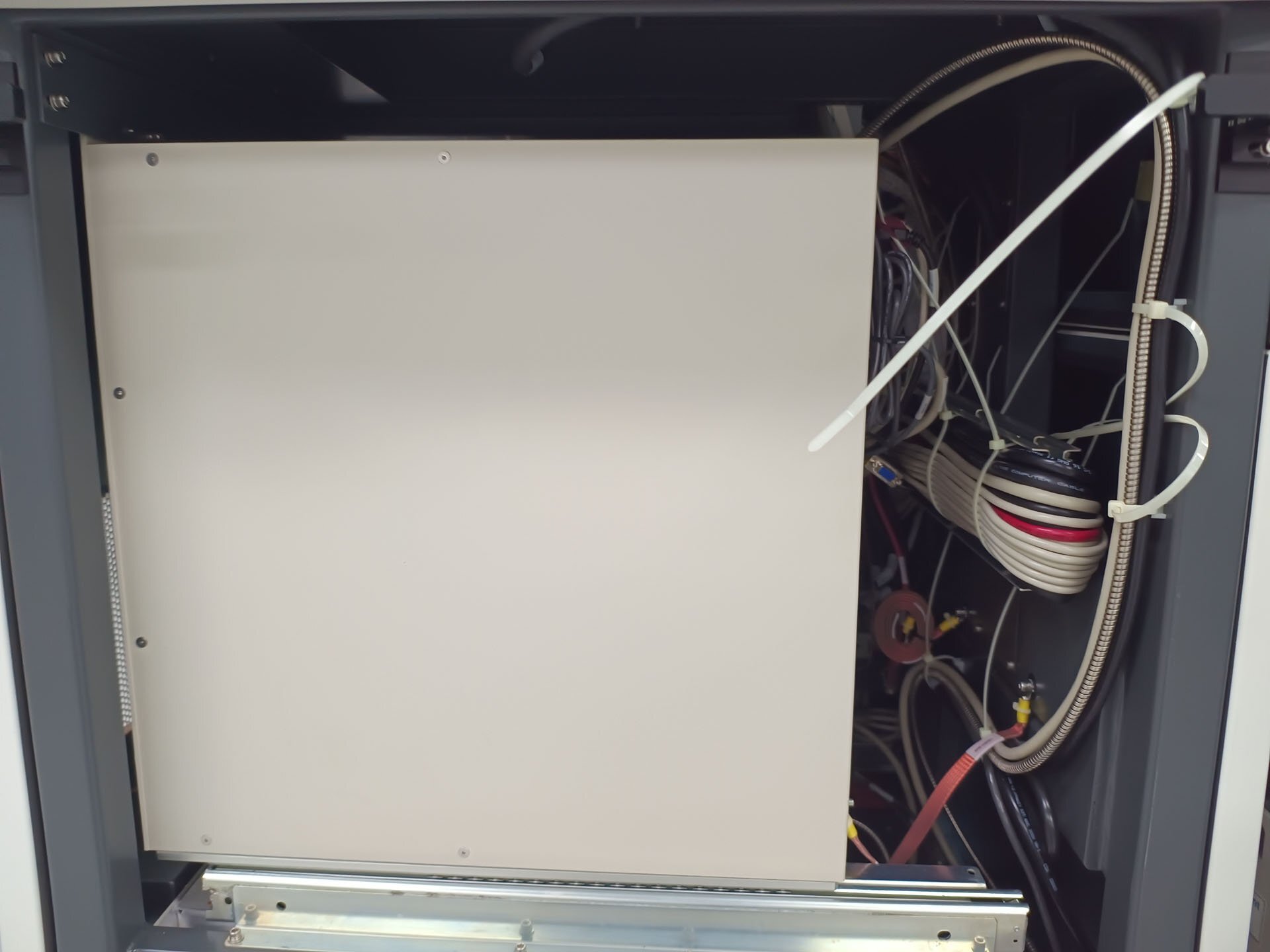 图为 已使用的 KLA / TENCOR Surfscan SP2 待售