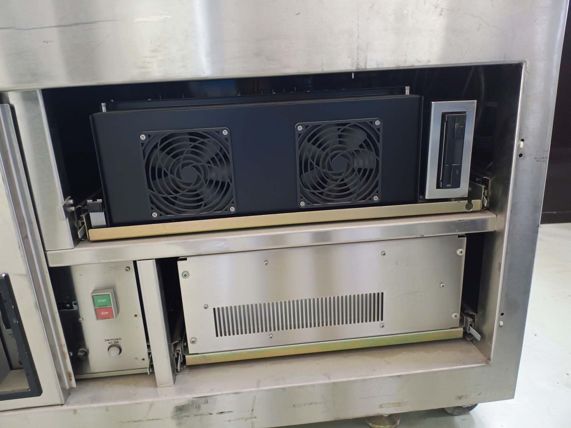 Foto Verwendet KLA / TENCOR TPC 8520 Zum Verkauf