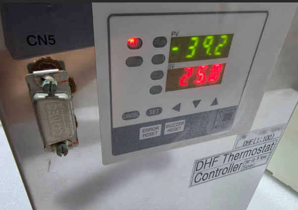 图为 已使用的 KOMATSU Termostat controller 待售