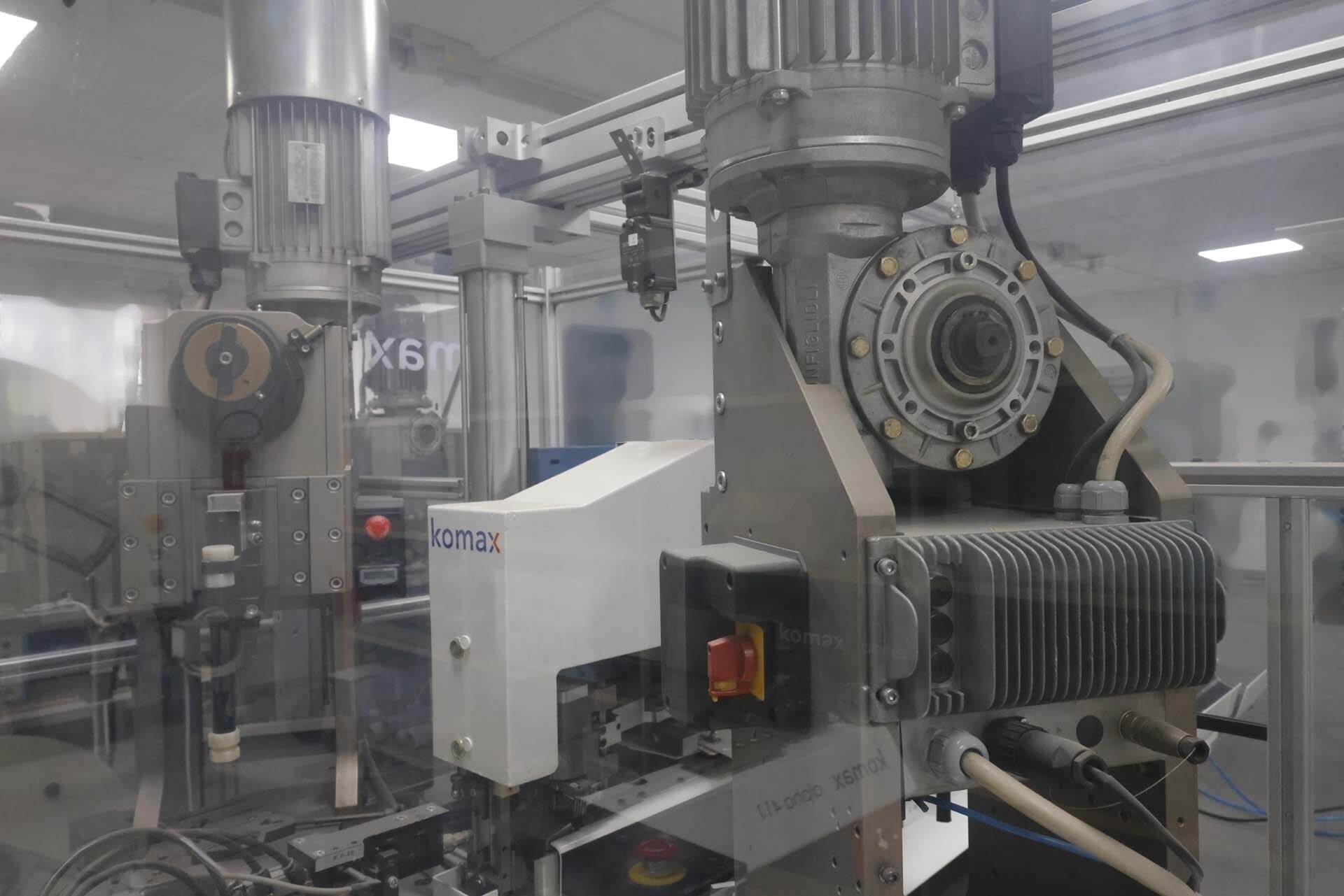 사진 사용됨 KOMAX Alpha 411 판매용