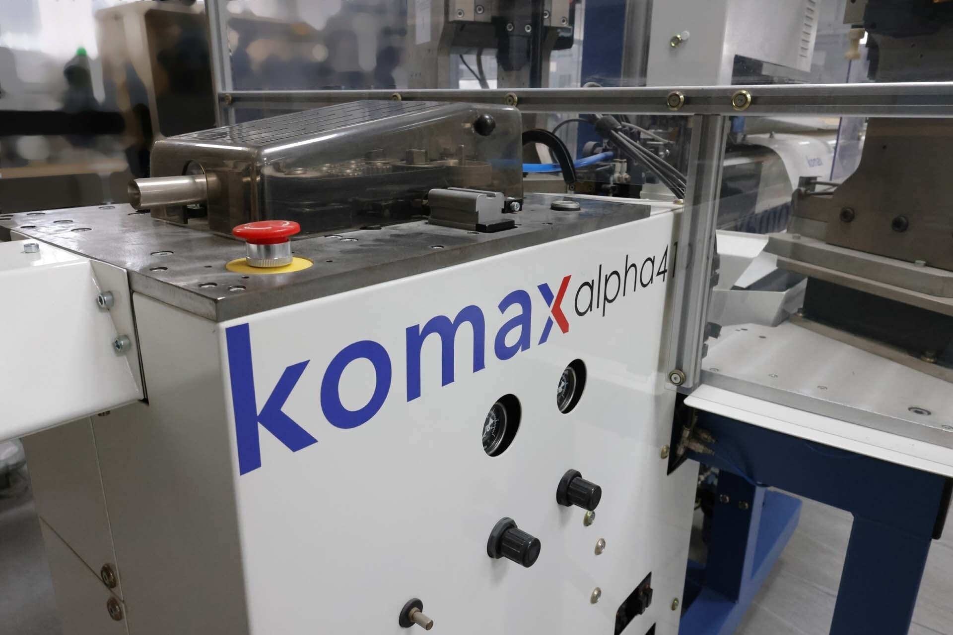 사진 사용됨 KOMAX Alpha 411 판매용