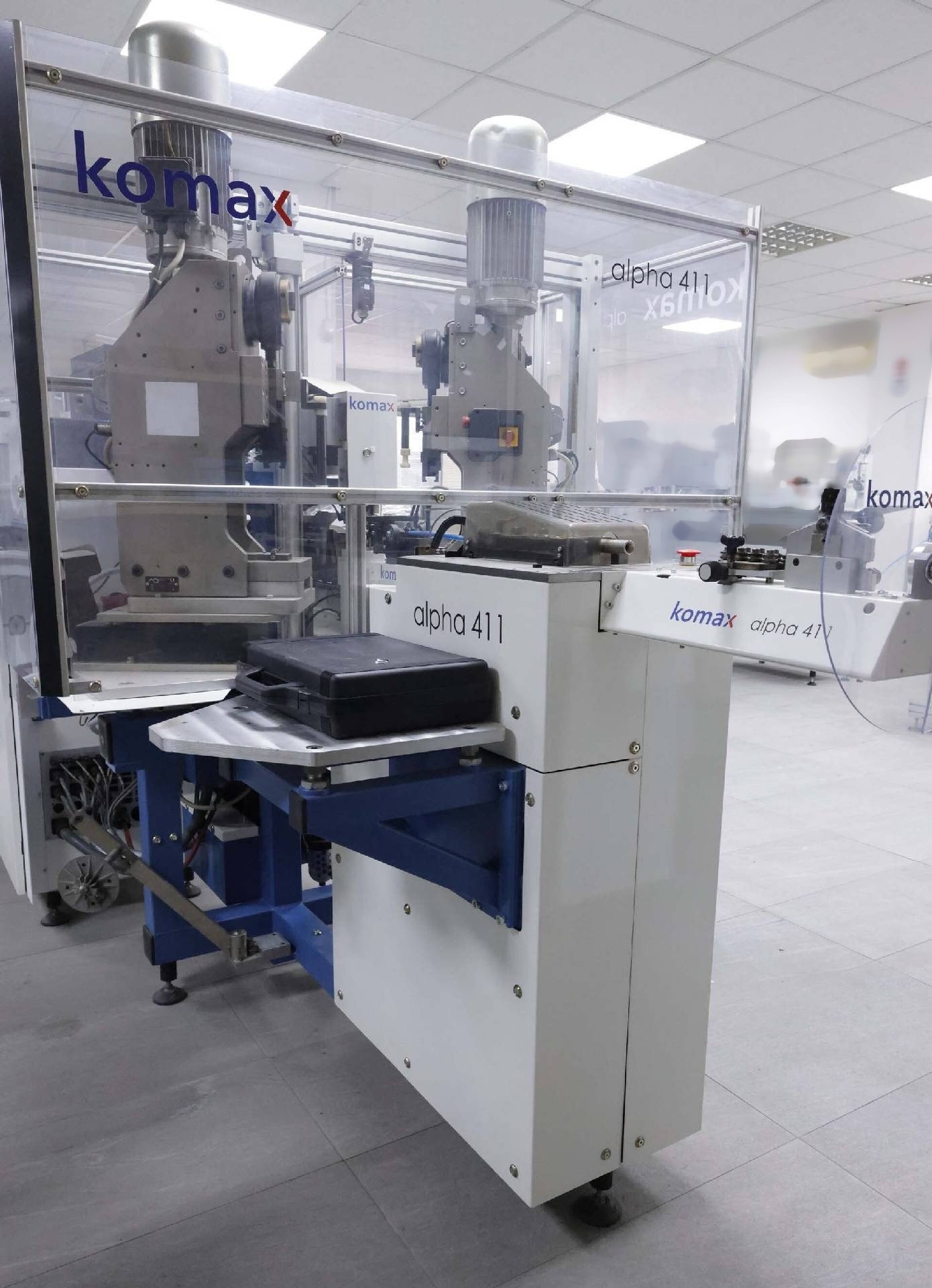 사진 사용됨 KOMAX Alpha 411 판매용