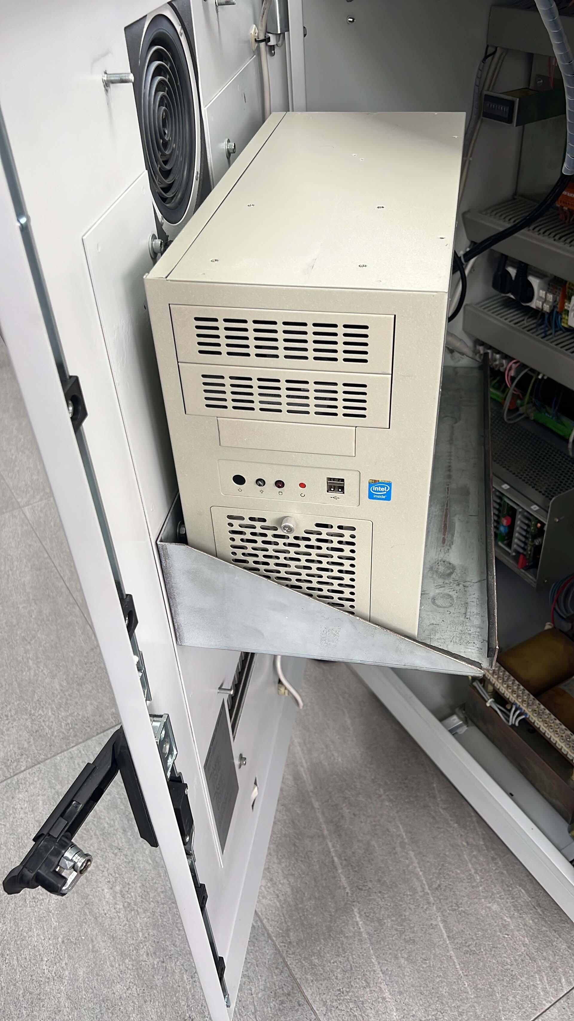 Photo Utilisé KOMAX Gamma 333 PC À vendre