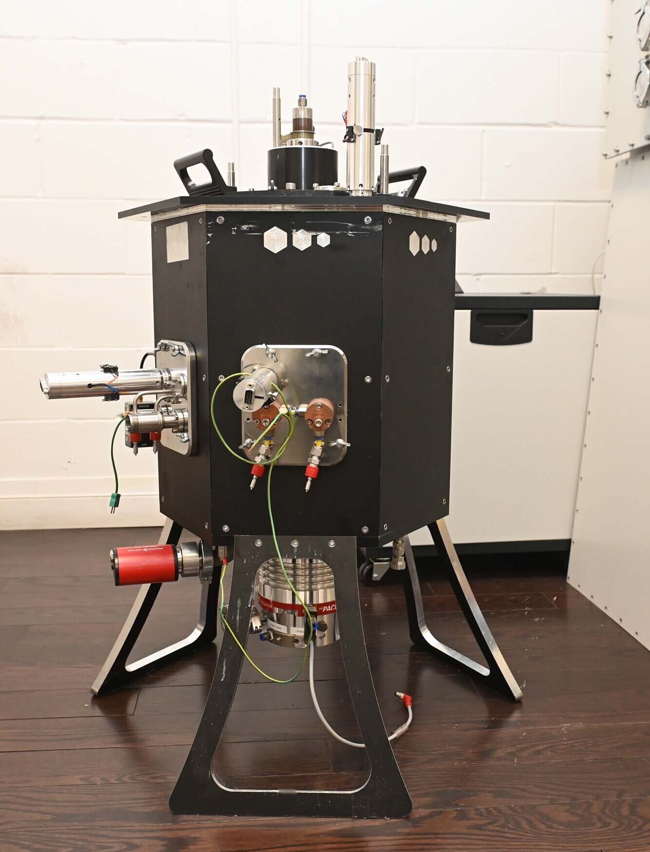 Photo Used KORVUS Hex‐L For Sale