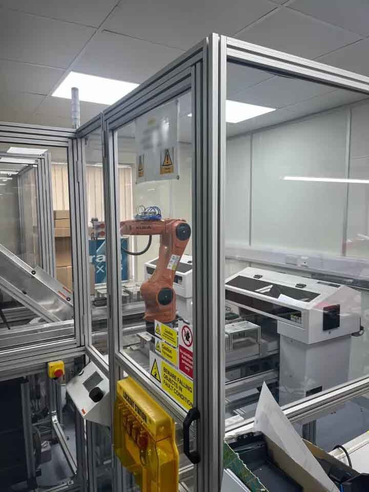 フォト（写真） 使用される KUKA CNC Robot arm 販売のために
