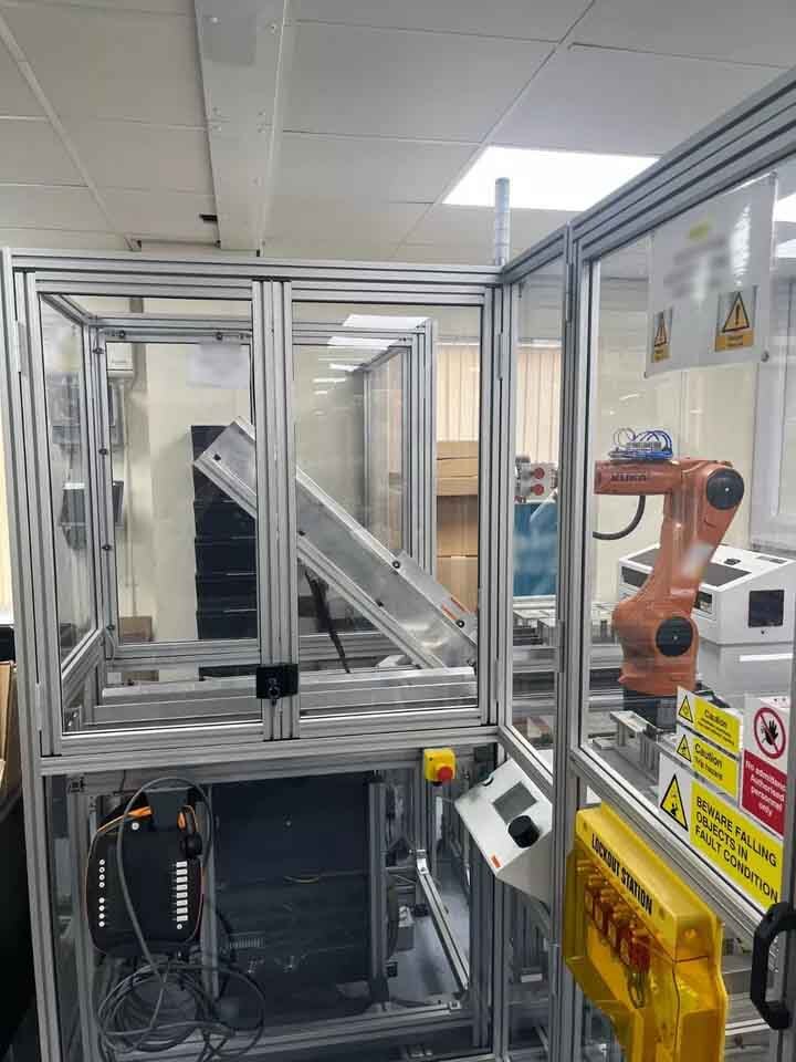 フォト（写真） 使用される KUKA CNC Robot arm 販売のために