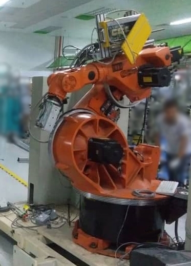 사진 사용됨 KUKA KR 30/2 판매용