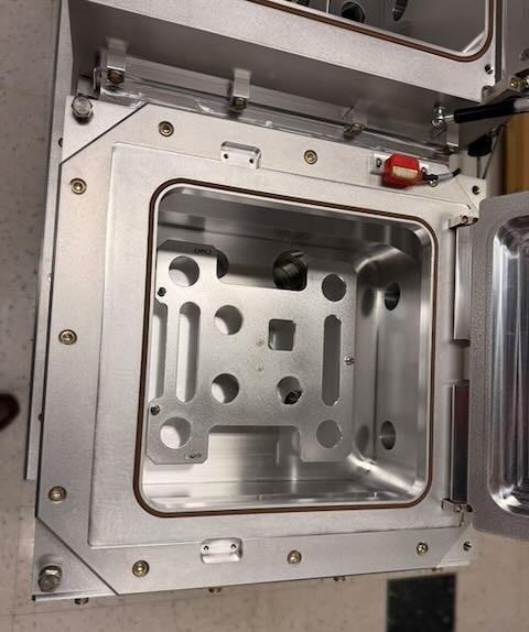 Photo Used KURT J. LESKER Ultra-high vacuum induction annealing tool For Sale