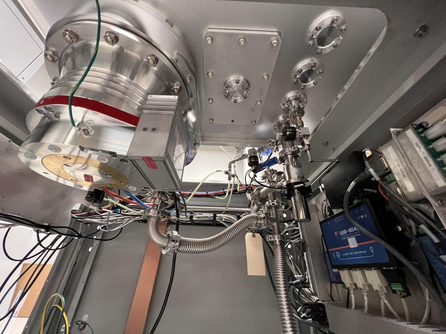 Photo Used KURT J. LESKER Ultra-high vacuum induction annealing tool For Sale