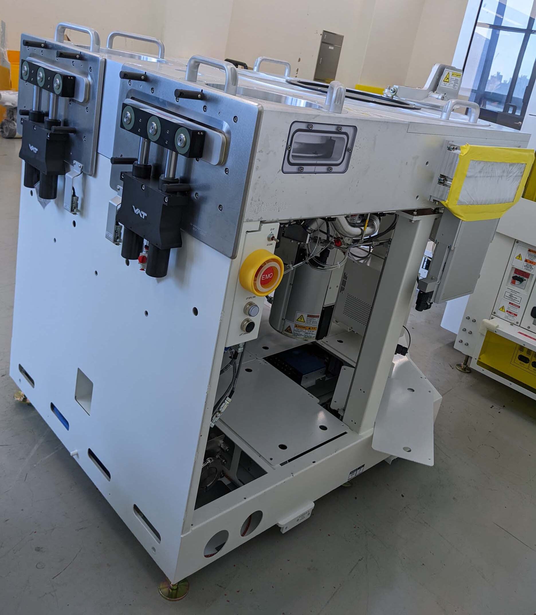 Photo Used LAM RESEARCH / NOVELLUS Concept 3 Altus Max For Sale