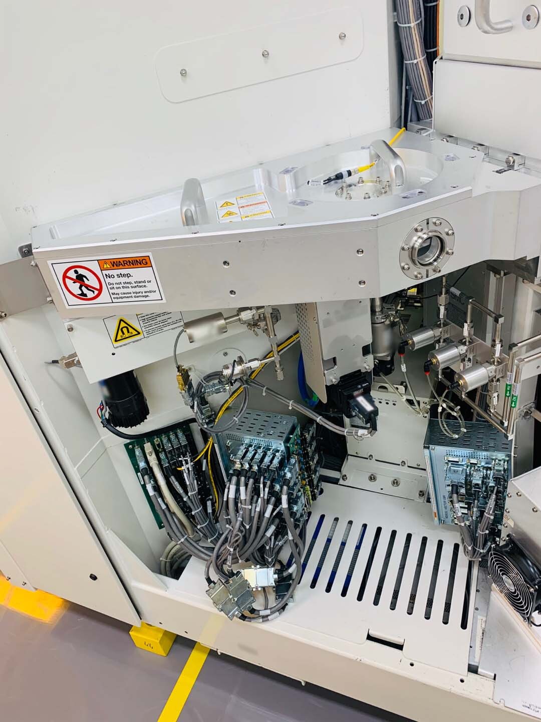 사진 사용됨 LAM RESEARCH / NOVELLUS Vector Express 판매용