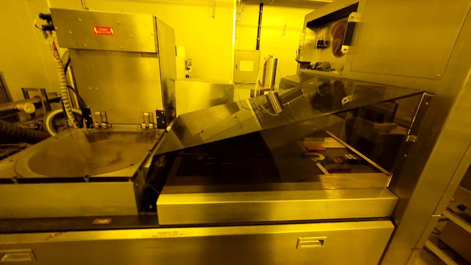 Photo Used LAM RESEARCH 4600B For Sale