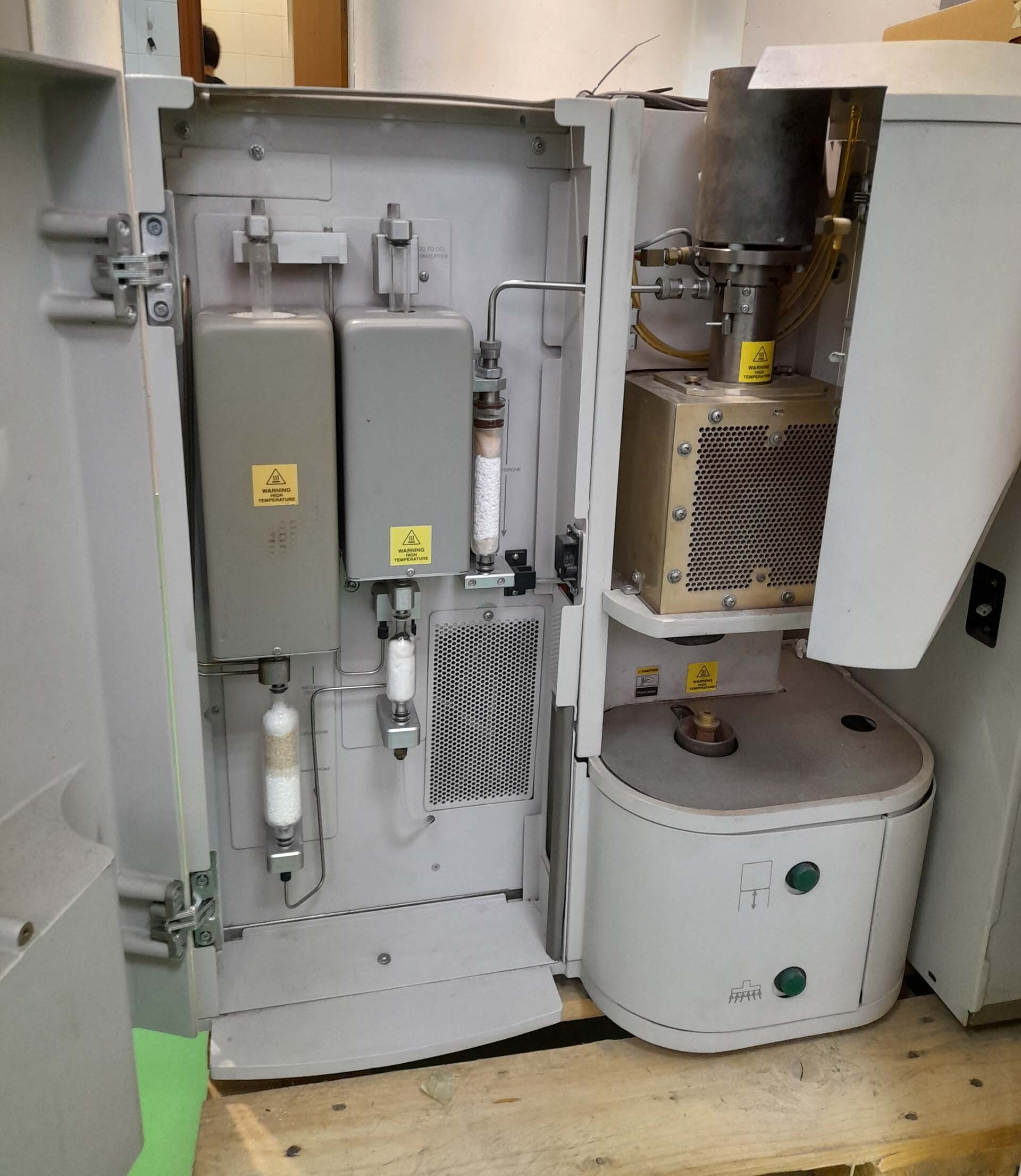 Photo Used LECO CS-600 For Sale