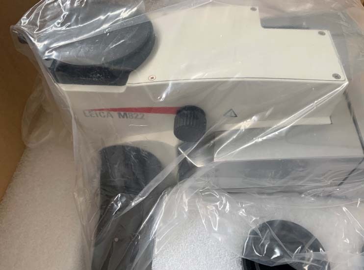 フォト（写真） 使用される LEICA Lot of spare parts for microscope 販売のために