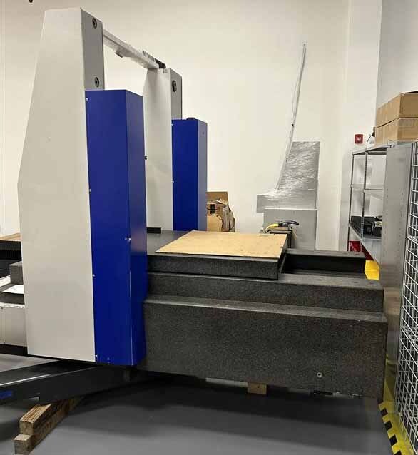 Photo Used LEITZ PMM 12106 For Sale