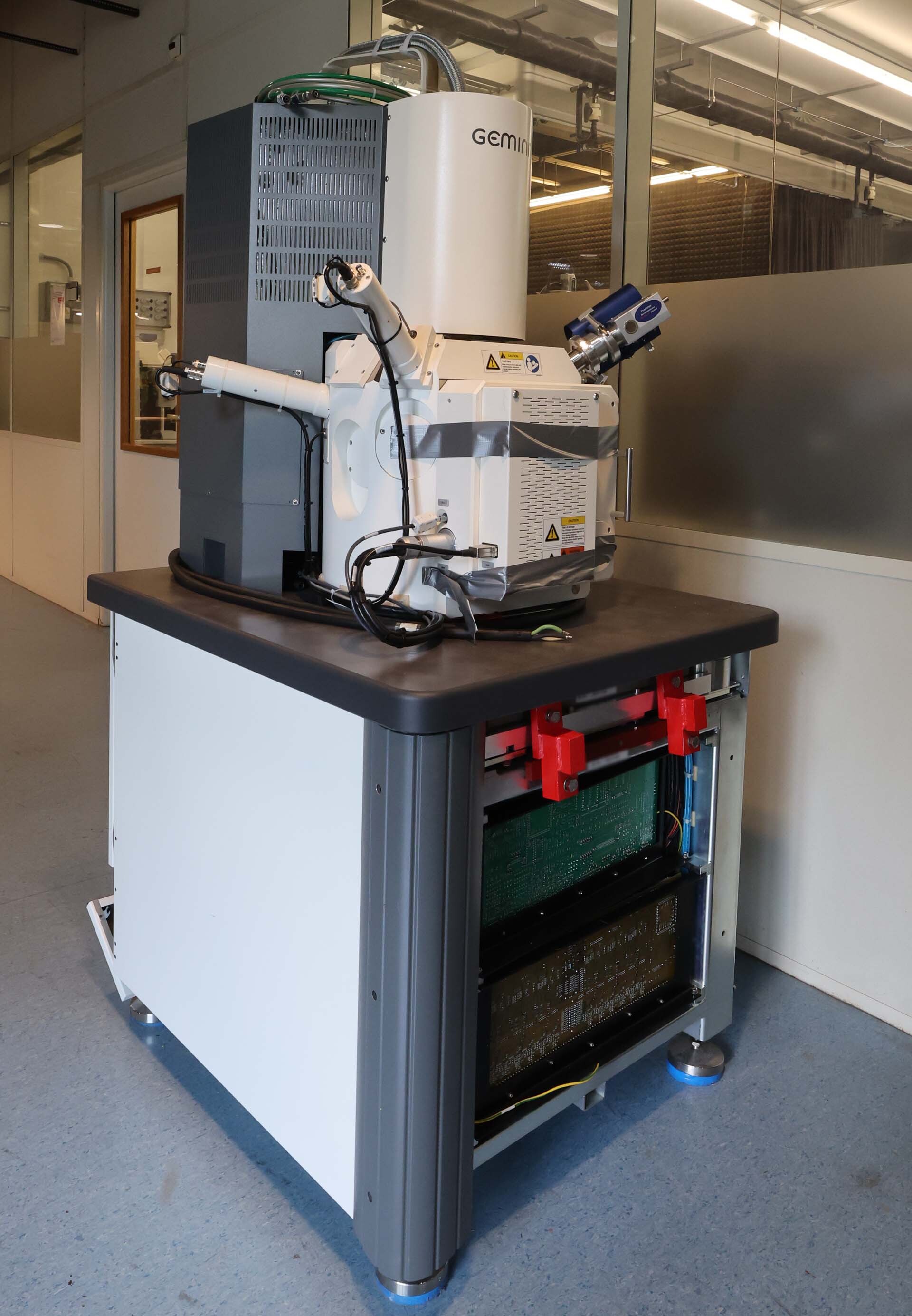 LEO / ZEISS Supra 55-VP SEM used for sale price #293794993, 2011