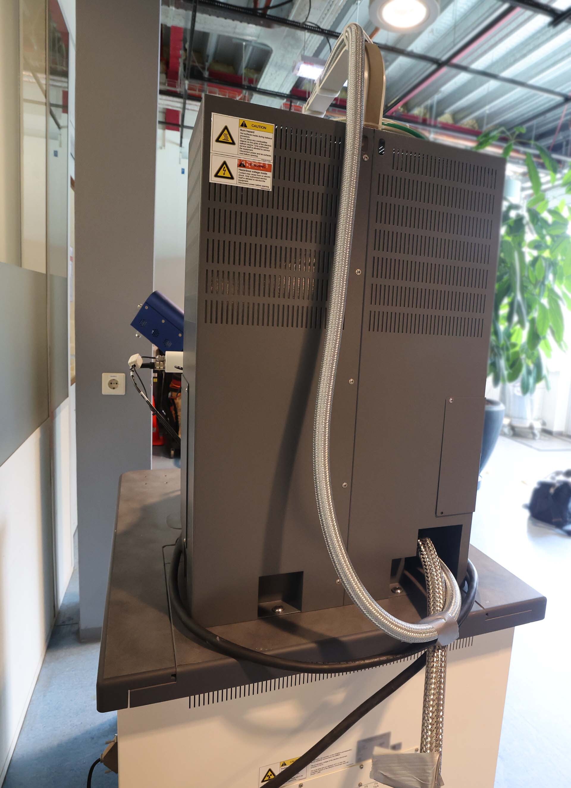 LEO / ZEISS Supra 55-VP SEM used for sale price #293794993, 2011