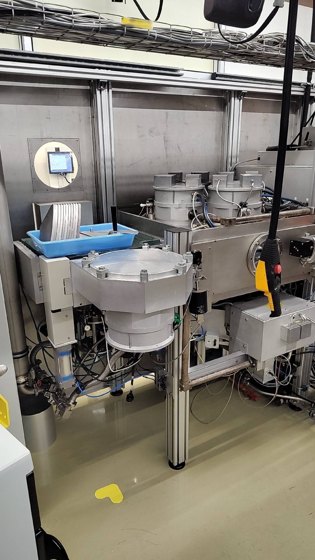 사진 사용됨 LEYBOLD / BALZERS ZH 620 판매용